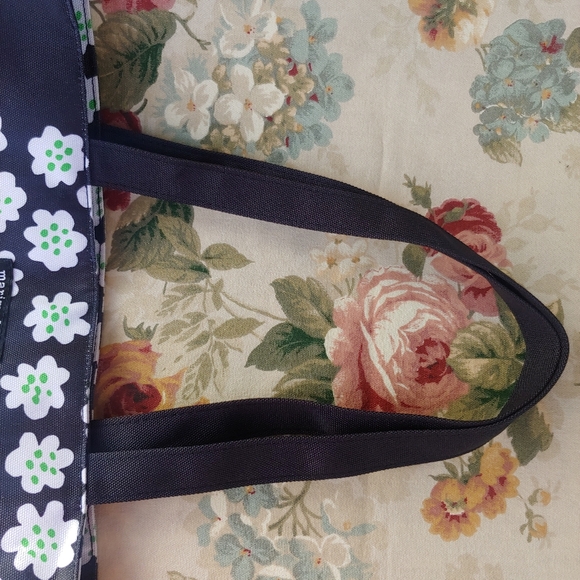 marimekko x Clinique Black and White Floral Tote Bag 16" x 13.5" - Picture 15 of 17